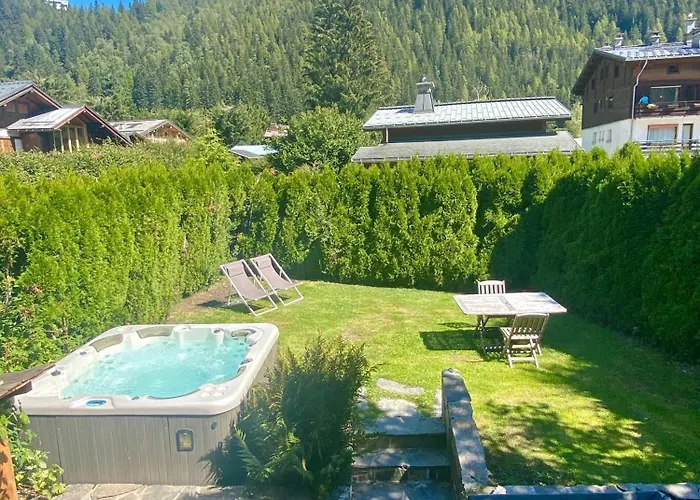 Marmotte Mountain Manor Lodge *