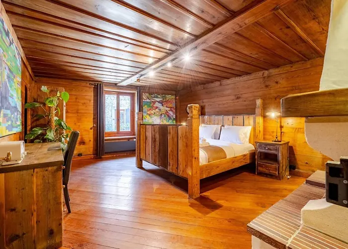 Marmotte Mountain Manor Lodge *