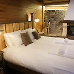 Marmotte Mountain Manor Lodge