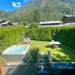 Marmotte Mountain Manor Lodge *
