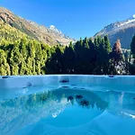 Marmotte Mountain Manor Lodge