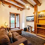 Marmotte Mountain Manor Lodge *