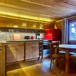 Marmotte Mountain Manor Дерев'яний котедж Шамоні