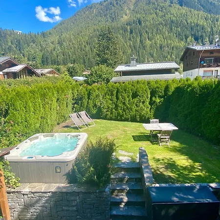 Marmotte Mountain Manor Lodge *